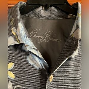 XL Tommy Bahama silk short sleeve button-down camp men’s shirt with front pocket